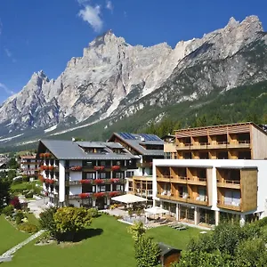 https://parkhotel-ladinia-san-vito-di-cadore.hotelinveneto.com
